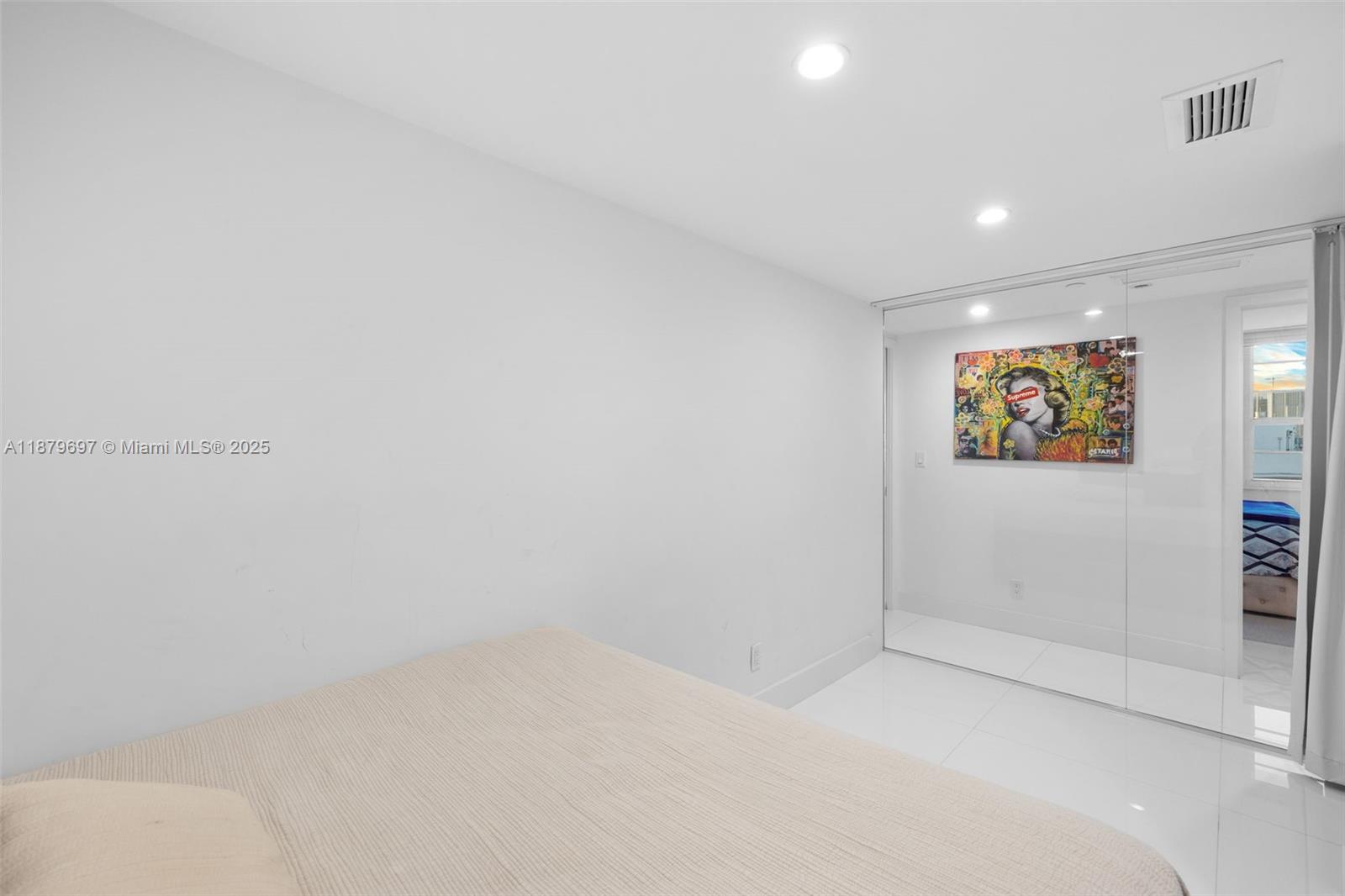 THE DECOPLAGE CONDO - Residential