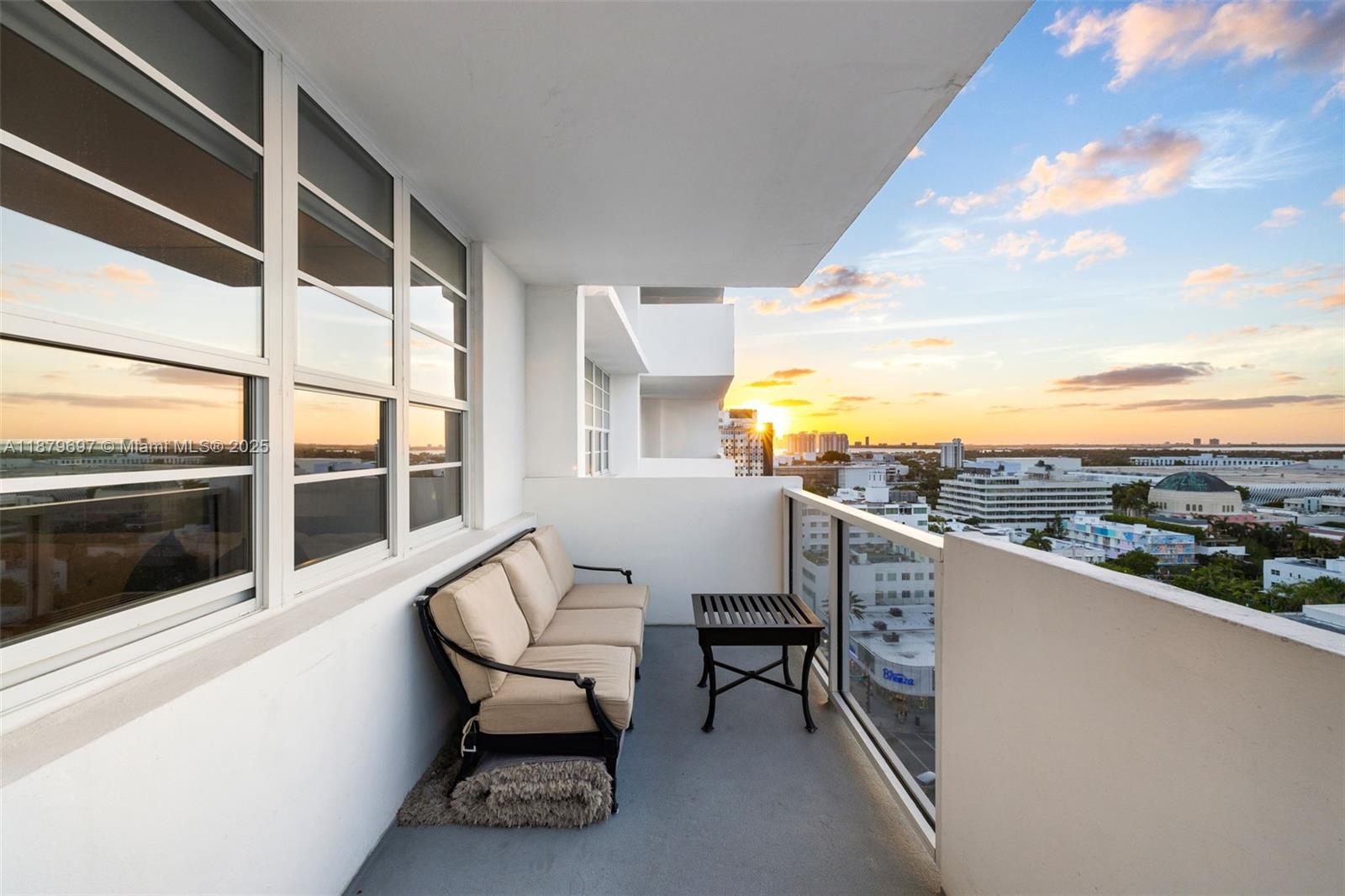 THE DECOPLAGE CONDO - Residential
