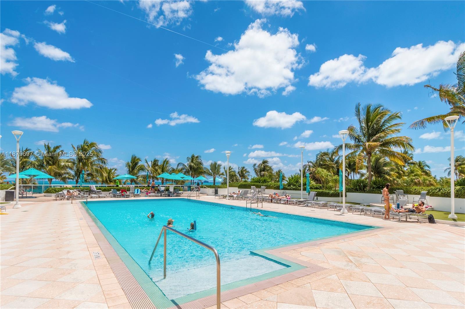 THE DECOPLAGE CONDO - Residential