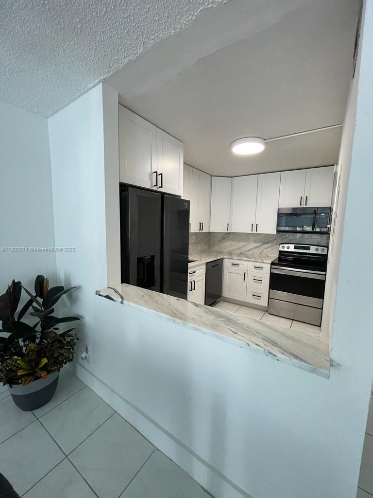 BUILDING FOUR OF RACQUET - Residential Lease
