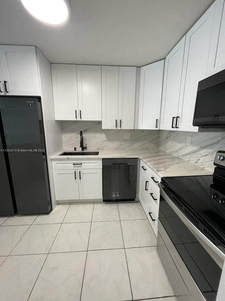 BUILDING FOUR OF RACQUET - Residential Lease
