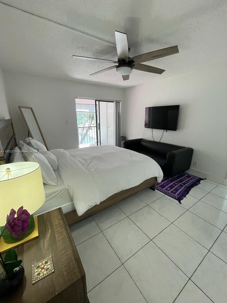 BUILDING FOUR OF RACQUET - Residential Lease