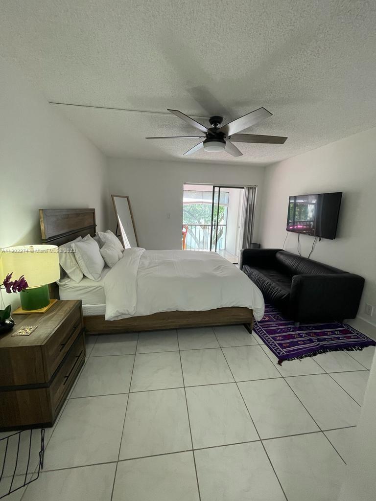 BUILDING FOUR OF RACQUET - Residential Lease