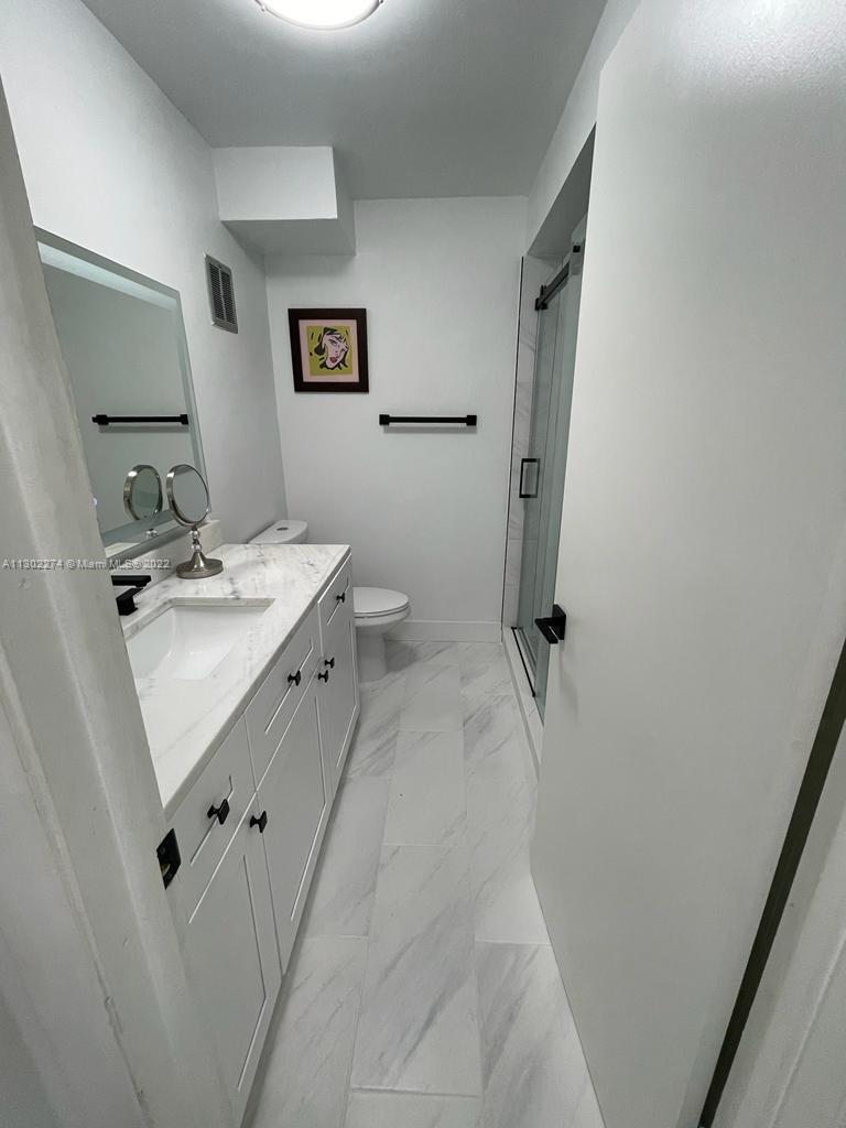 BUILDING FOUR OF RACQUET - Residential Lease