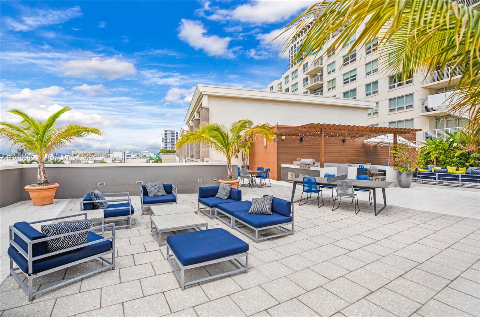 MIDBLOCK MIAMI CONDO - Residential