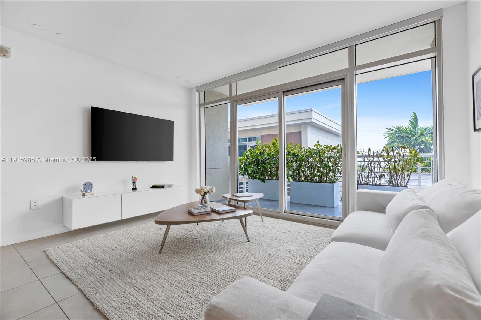 MIDBLOCK MIAMI CONDO - Residential