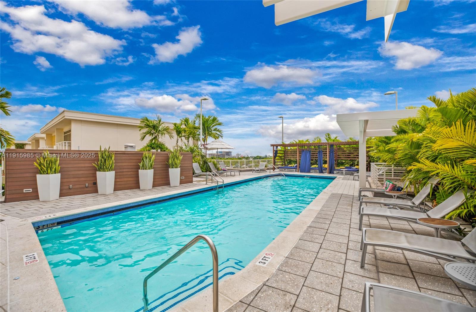 MIDBLOCK MIAMI CONDO - Residential