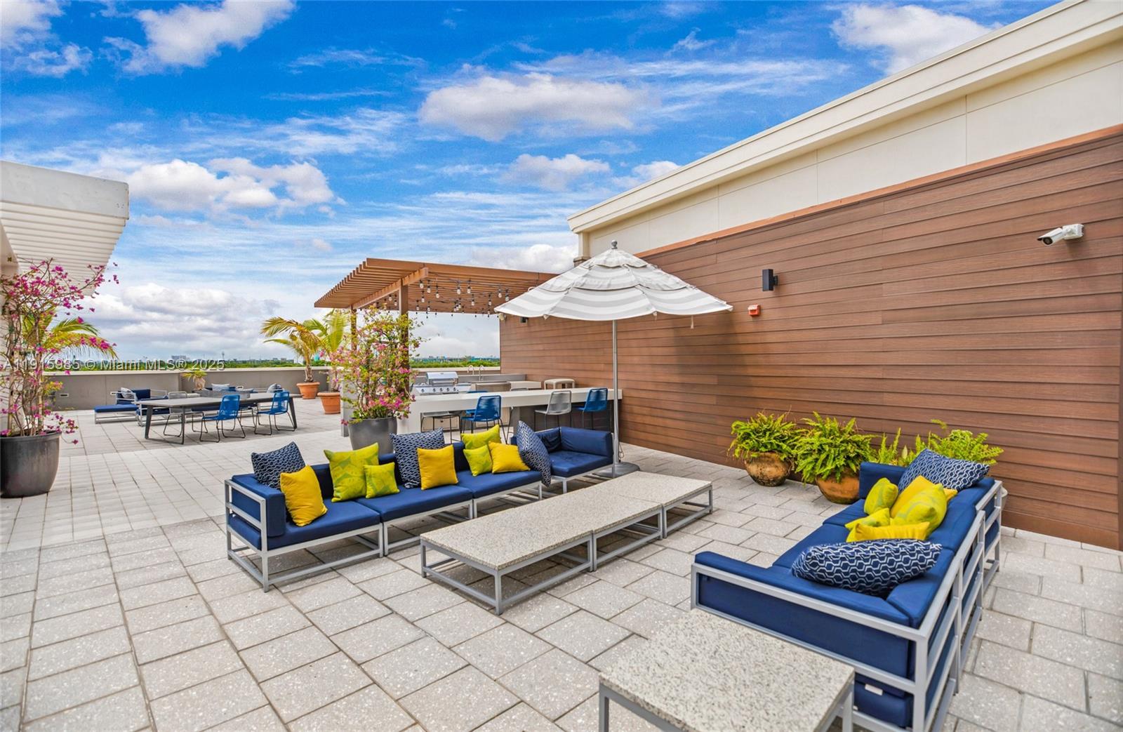 MIDBLOCK MIAMI CONDO - Residential