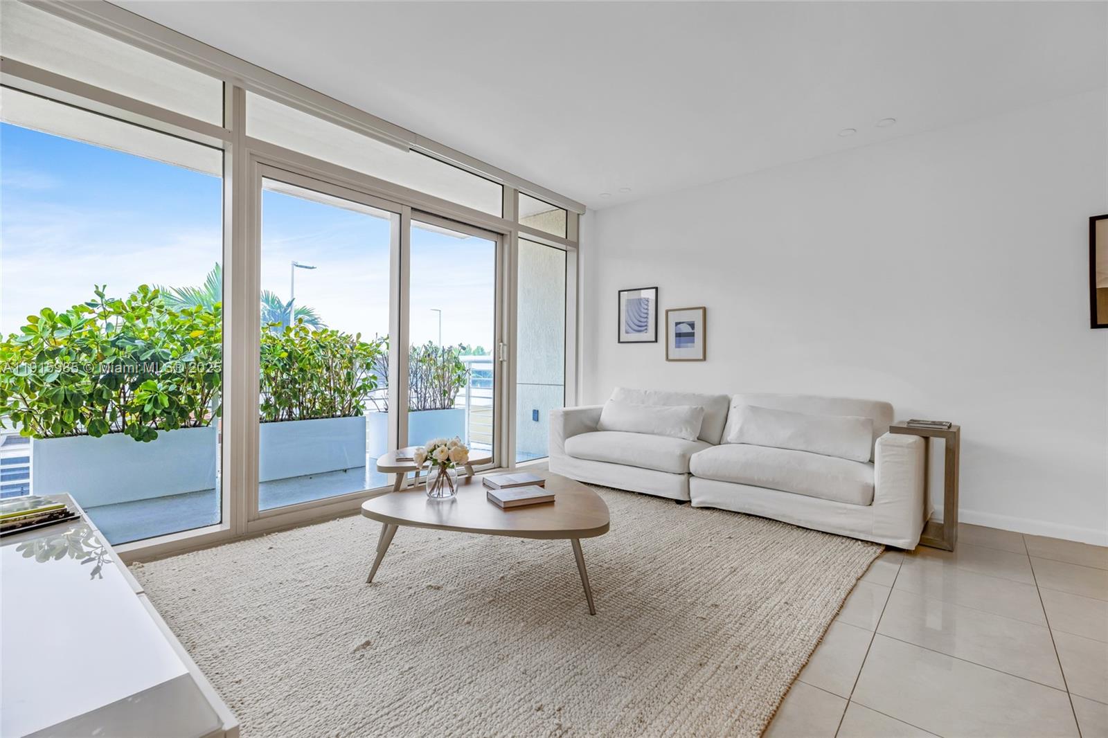 MIDBLOCK MIAMI CONDO - Residential