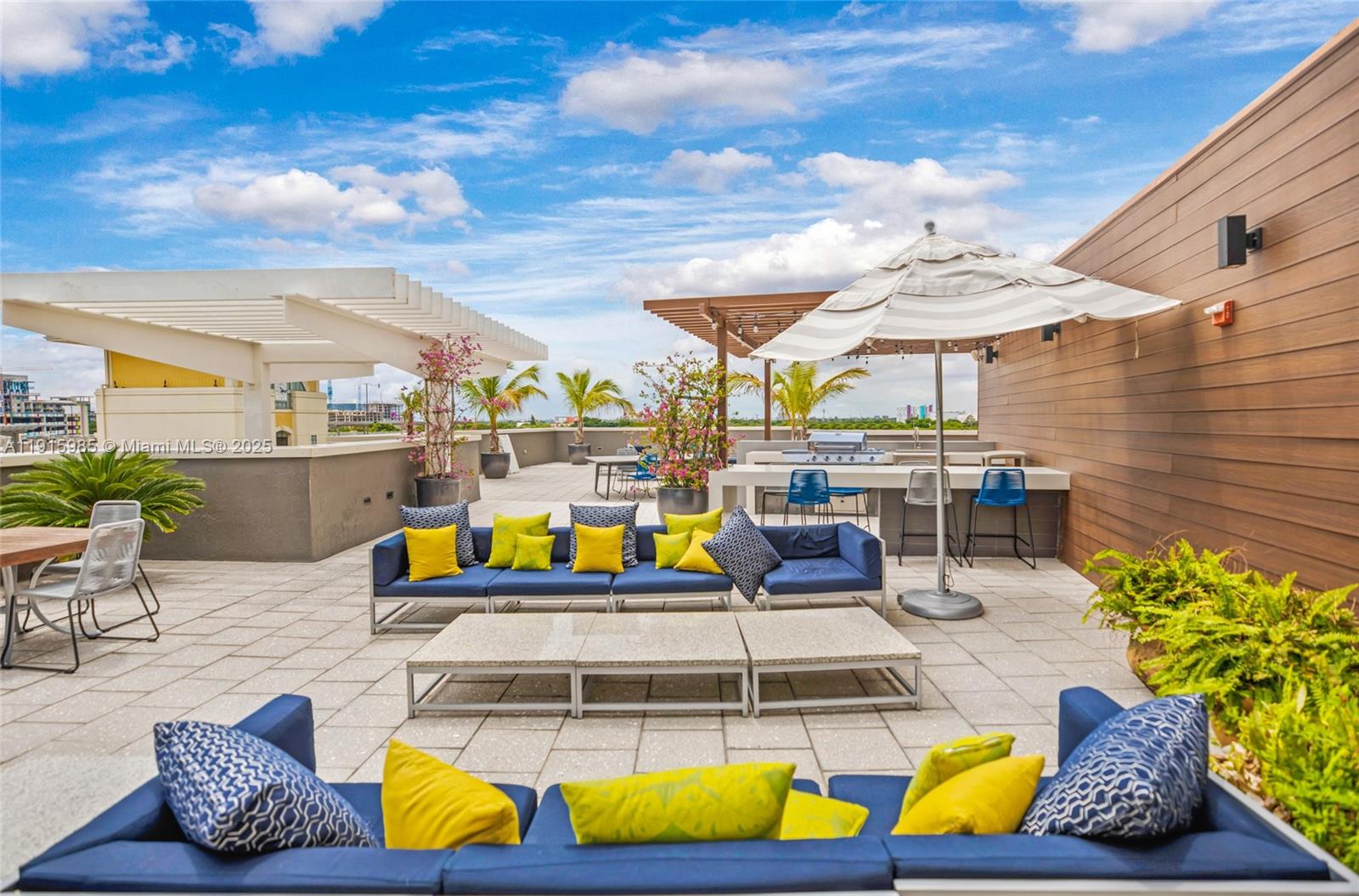 MIDBLOCK MIAMI CONDO - Residential