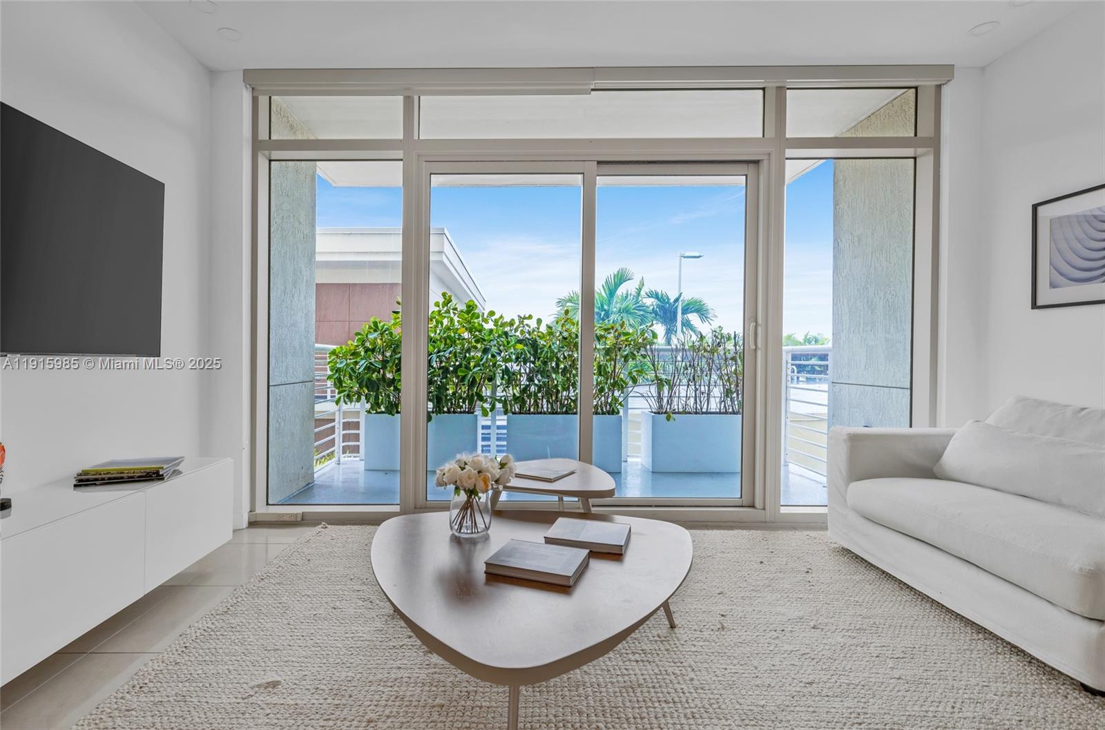 MIDBLOCK MIAMI CONDO - Residential