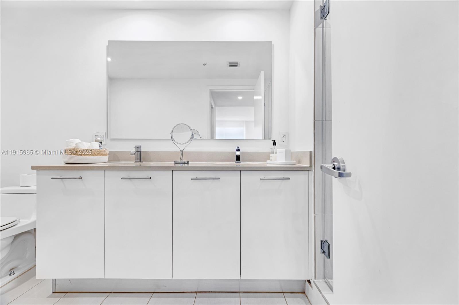 MIDBLOCK MIAMI CONDO - Residential