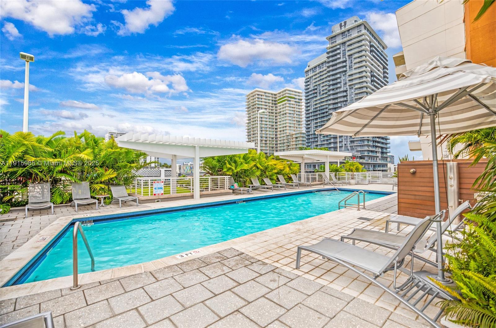 MIDBLOCK MIAMI CONDO - Residential