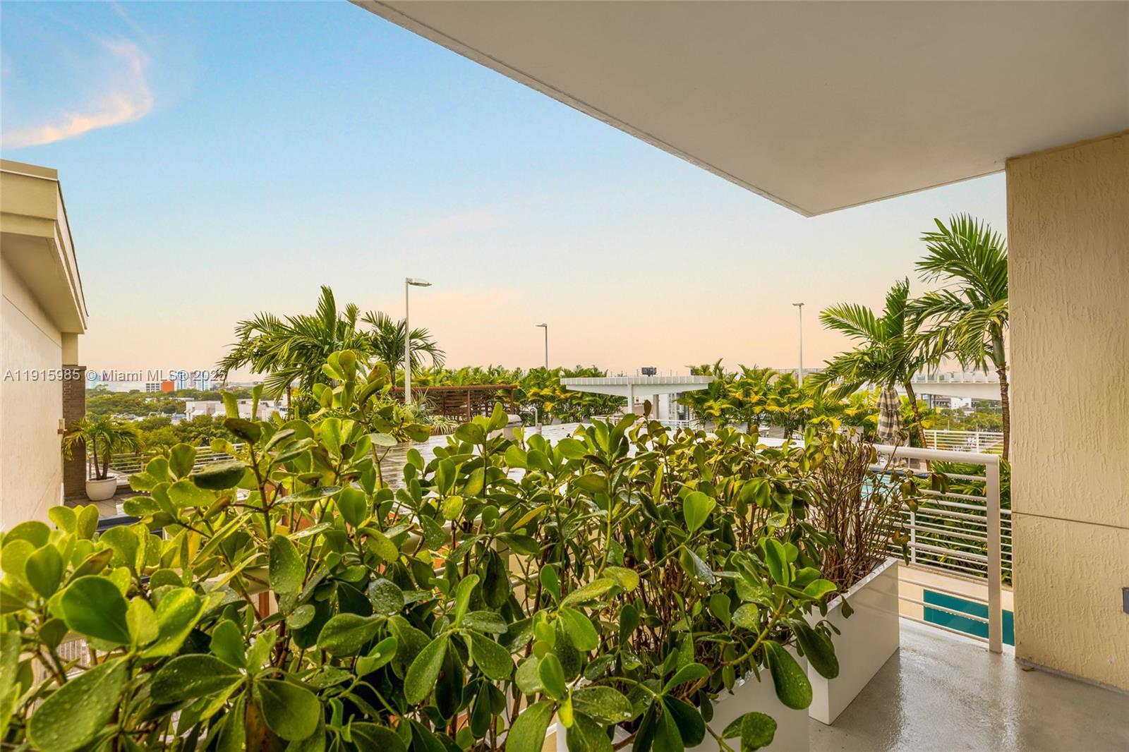 MIDBLOCK MIAMI CONDO - Residential