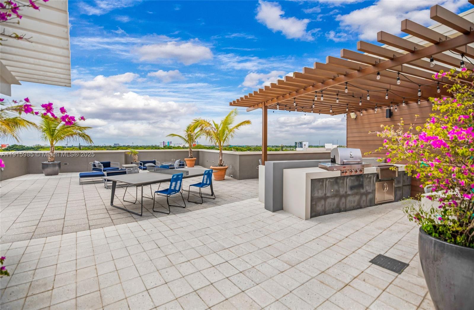 MIDBLOCK MIAMI CONDO - Residential