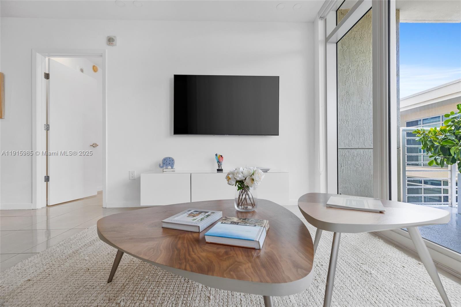 MIDBLOCK MIAMI CONDO - Residential