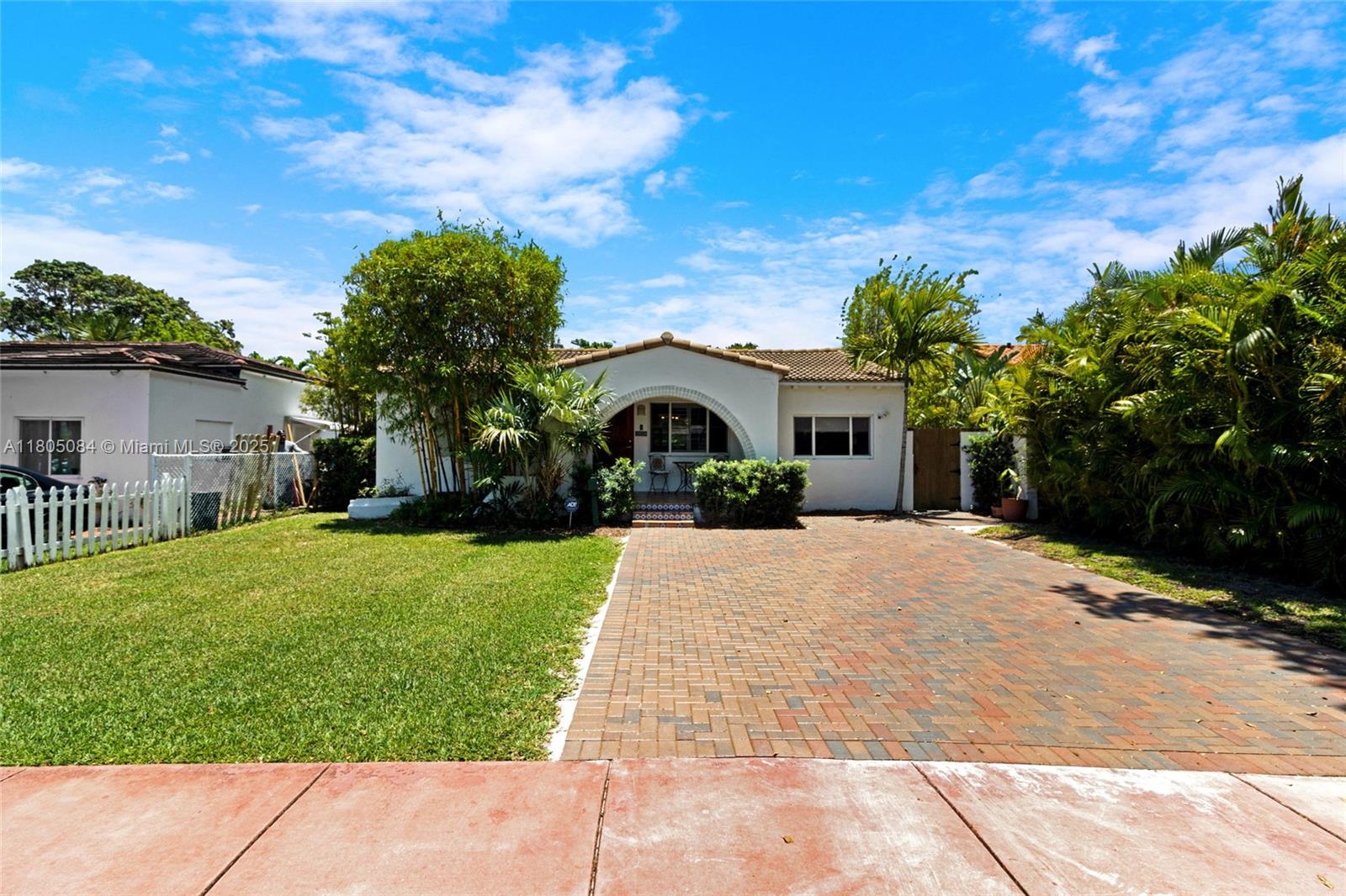 1558 Normandy Dr