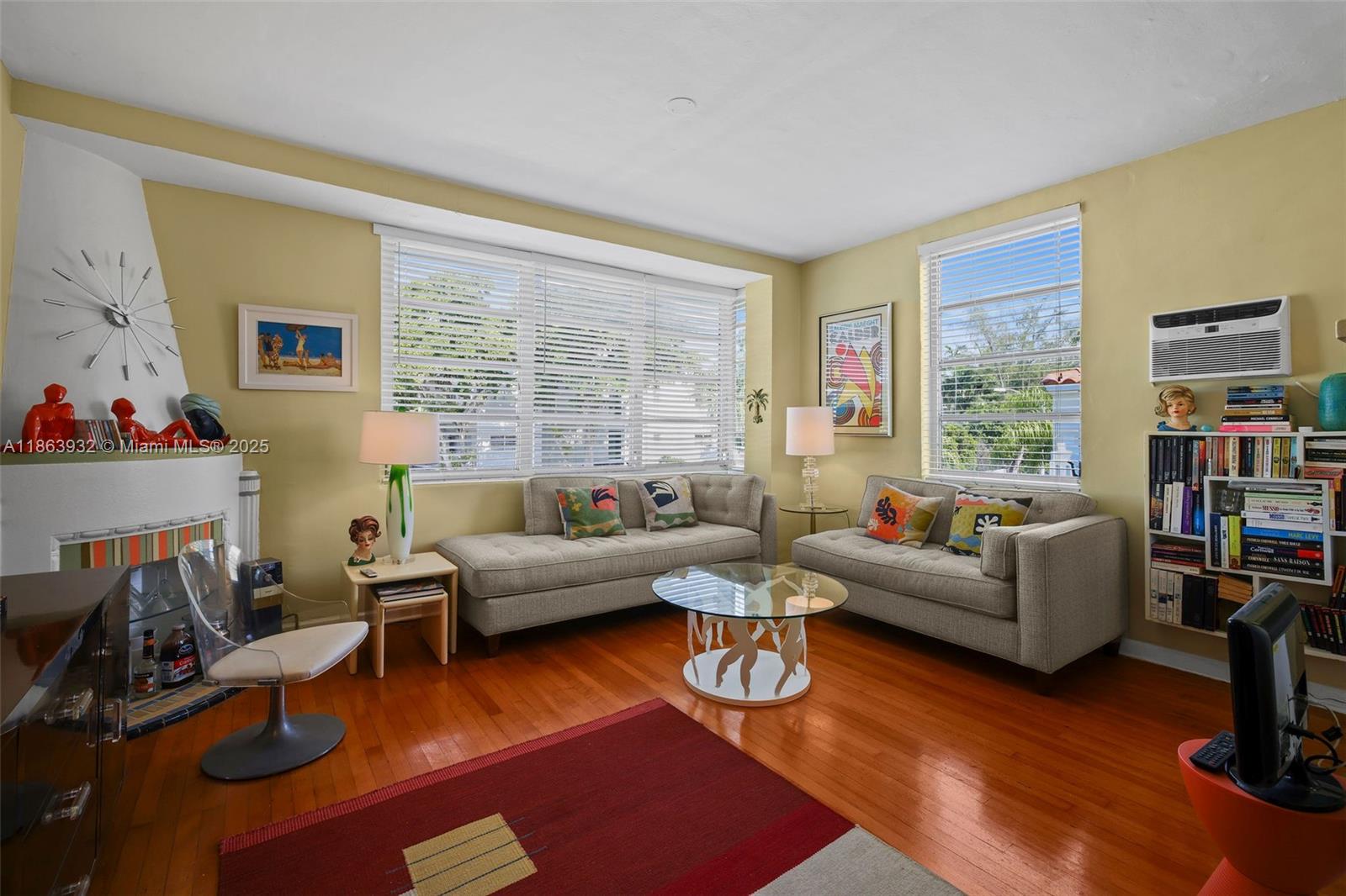 1525 Meridian Ave 202