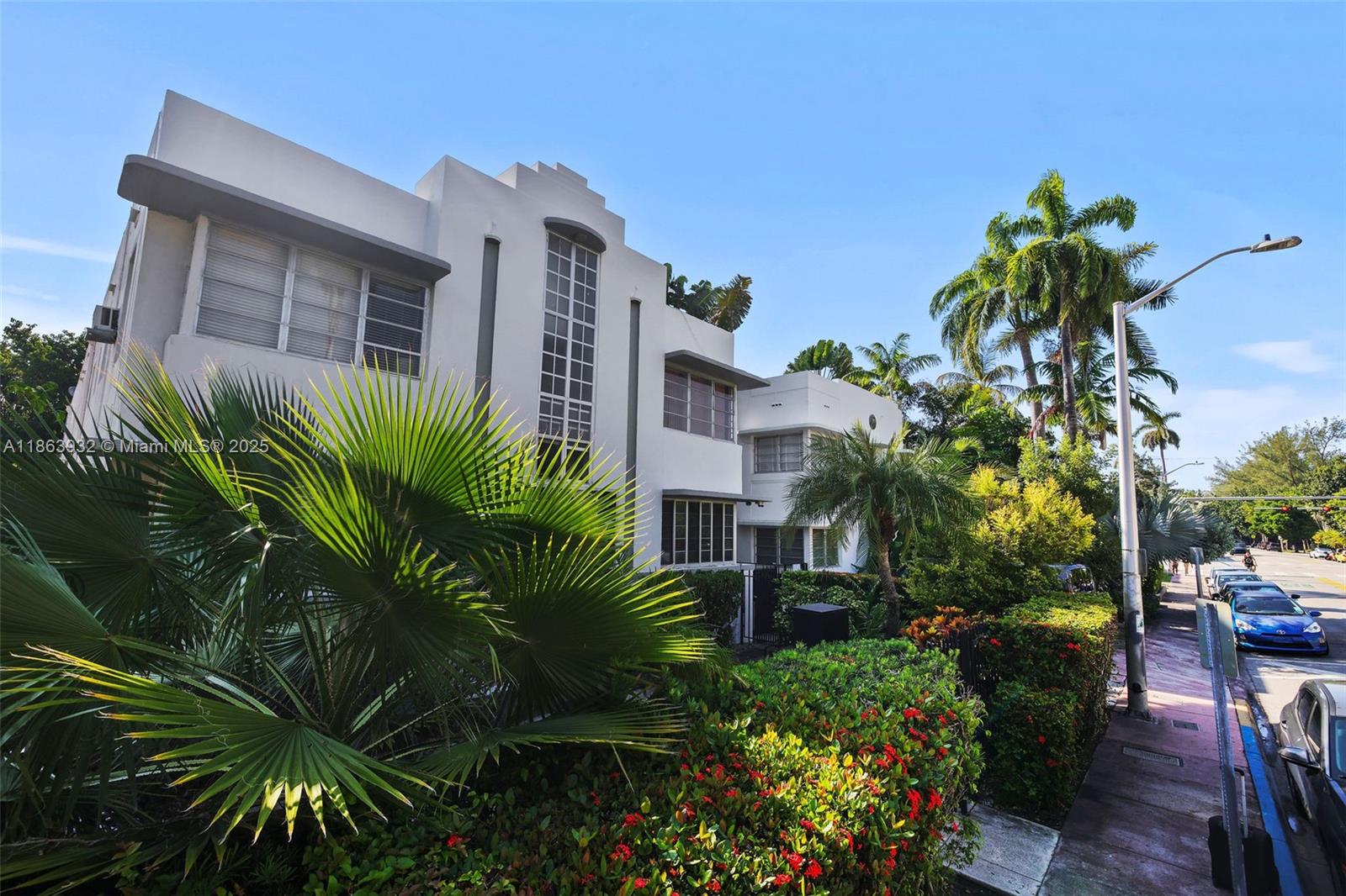 Bright and remodeled studio in the heart of South Beach. This corner, top-floor unit sits in a gated Art Deco boutique building and features wood floors, a modern bathroom, and a separate sleeping area with ceiling fan. The kitchen is equipped with a stove top and microwave, and the unit offers AC throughout. Move-in ready and perfectly located just blocks from Lincoln Road, Flamingo Park and the beach.