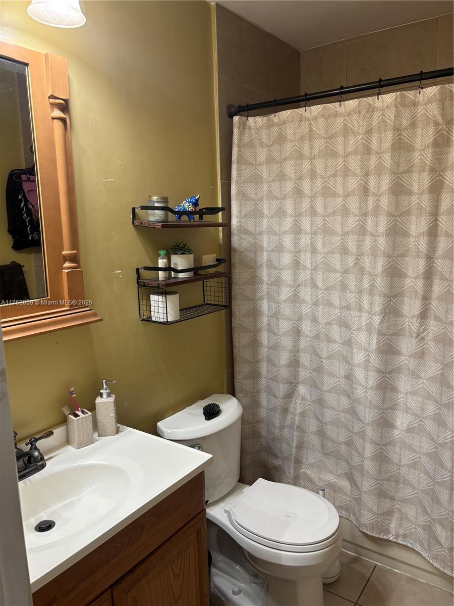 DEVON AIRE VILLAS SEC 8 - Residential