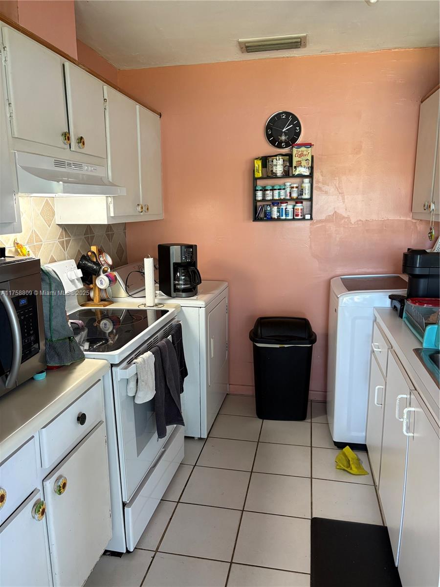DEVON AIRE VILLAS SEC 8 - Residential