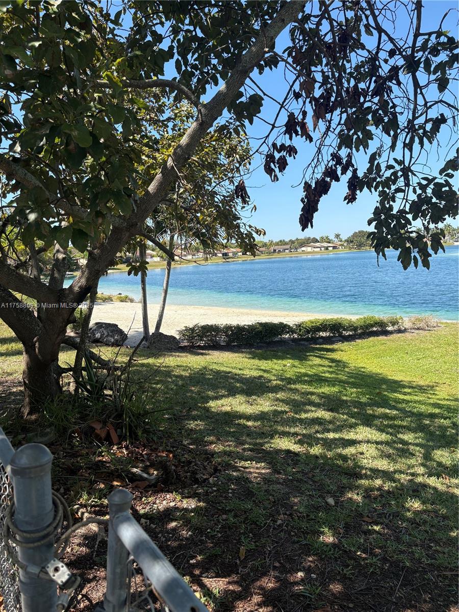 DEVON AIRE VILLAS SEC 8 - Residential