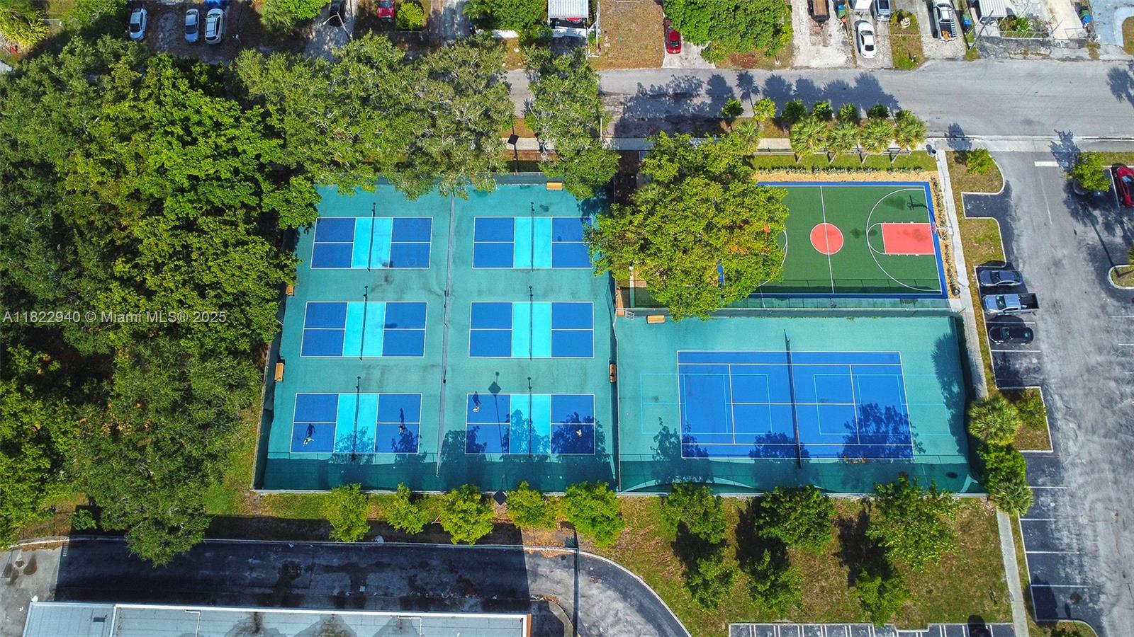 BREEZYWAY MANOR SECOND AD - Residential