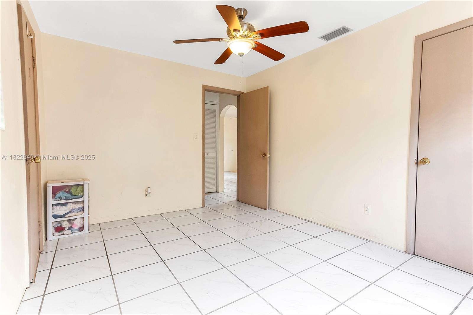 BREEZYWAY MANOR SECOND AD - Residential