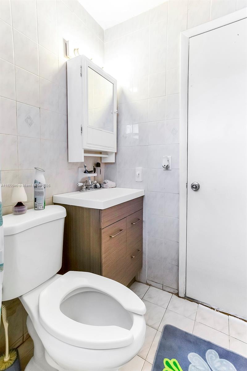 BREEZYWAY MANOR SECOND AD - Residential