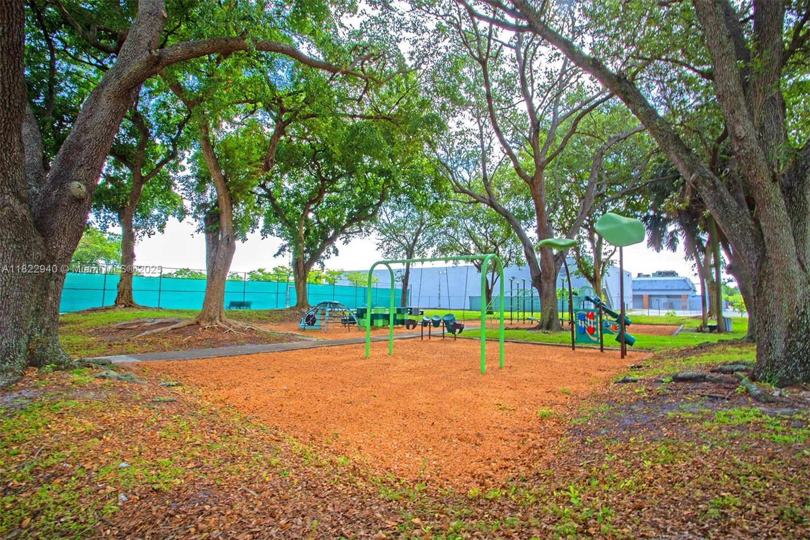 BREEZYWAY MANOR SECOND AD - Residential