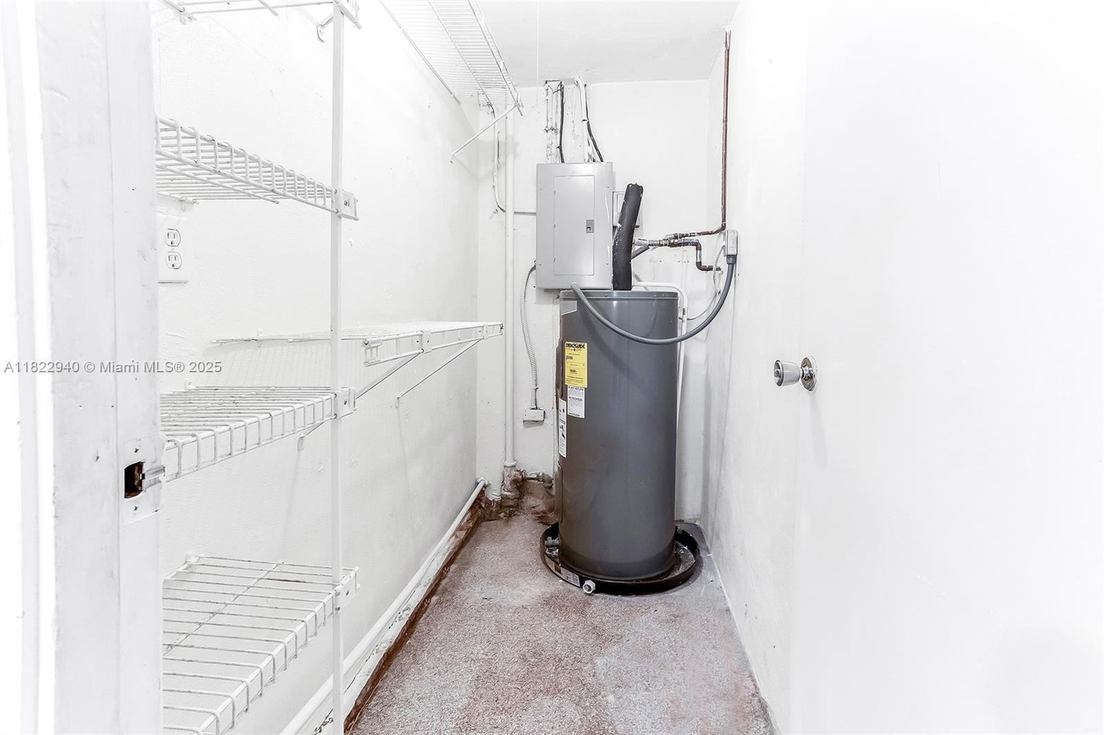 BREEZYWAY MANOR SECOND AD - Residential