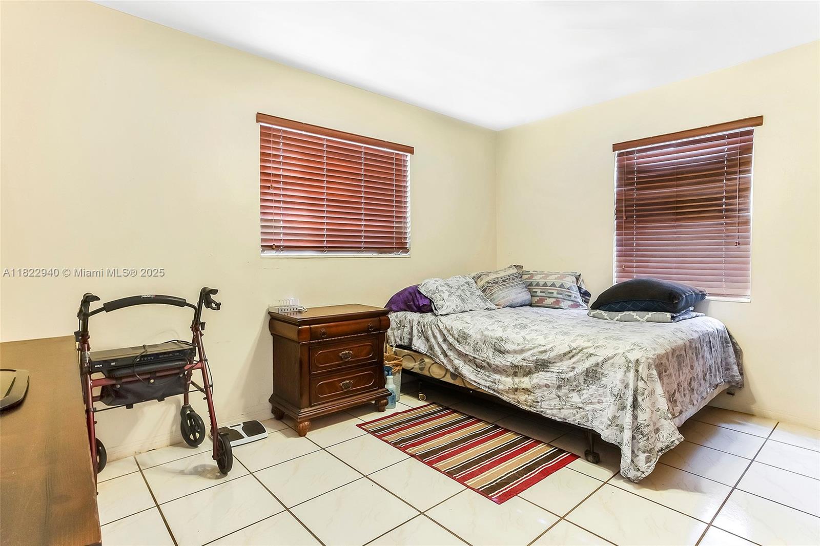 BREEZYWAY MANOR SECOND AD - Residential