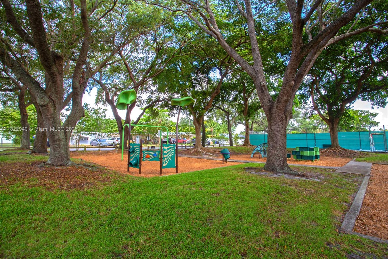 BREEZYWAY MANOR SECOND AD - Residential