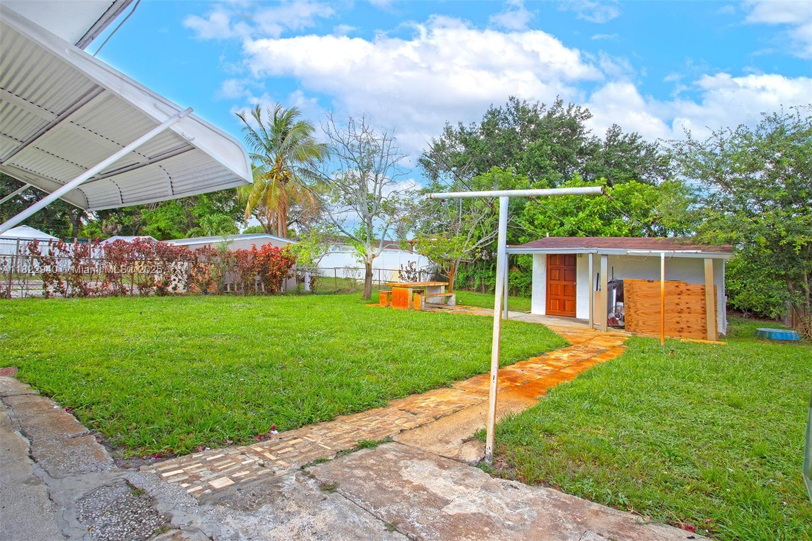 1311 SW 33rd Ter