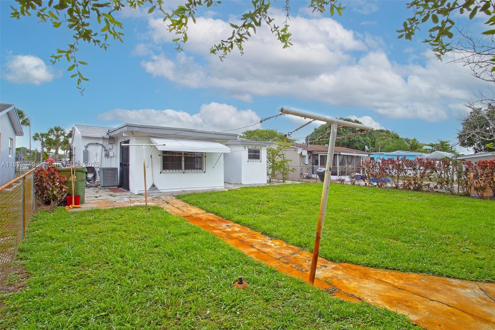 BREEZYWAY MANOR SECOND AD - Residential