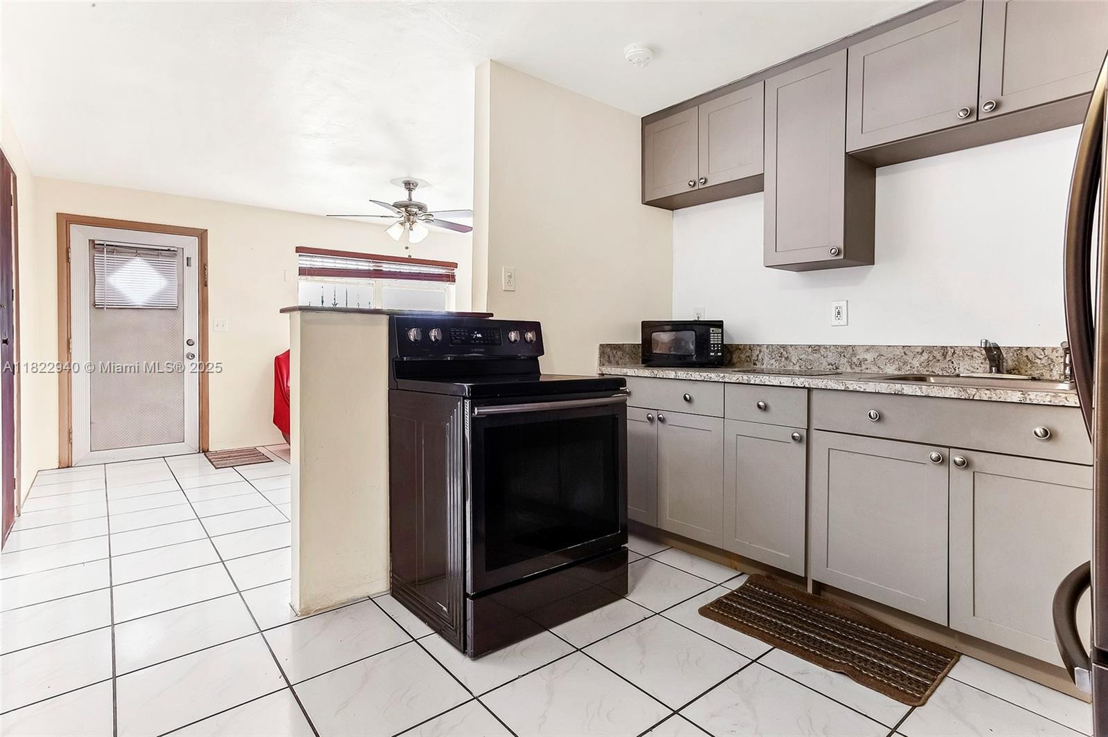 BREEZYWAY MANOR SECOND AD - Residential