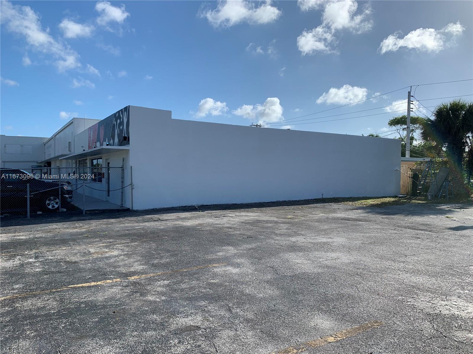 1812-1816 N Dixie Hwy