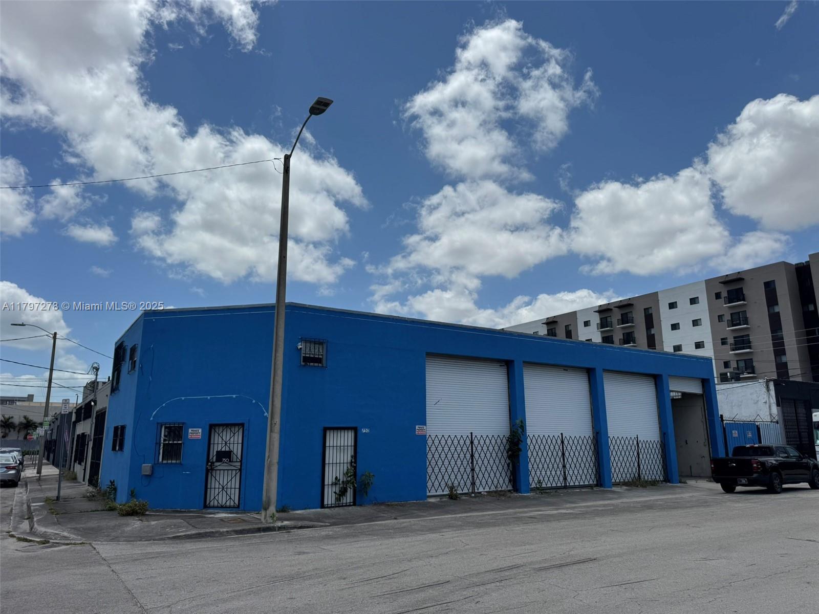 748 NW 24th St