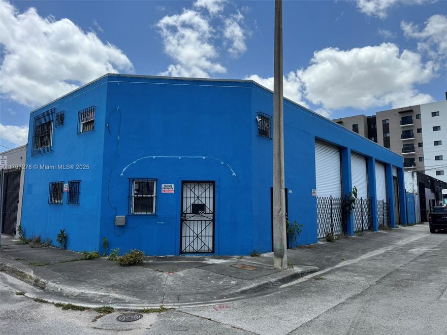 Corner warehouse for Sale in Allapattah.