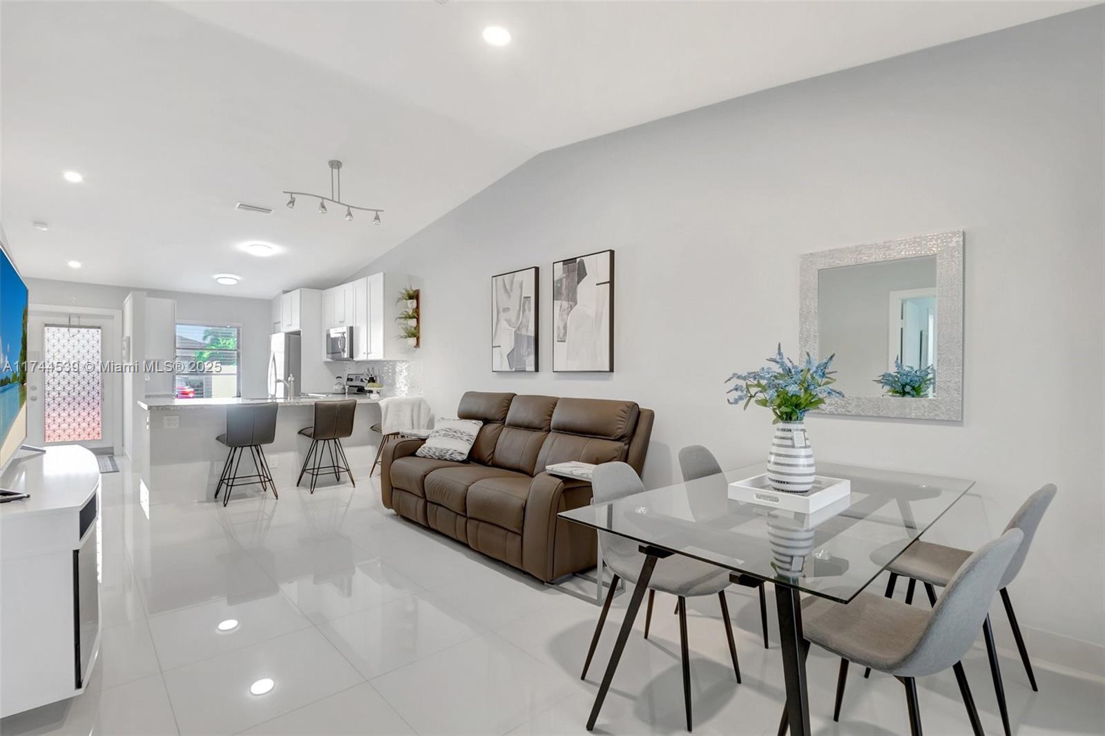 WHISPER WALK - Residential