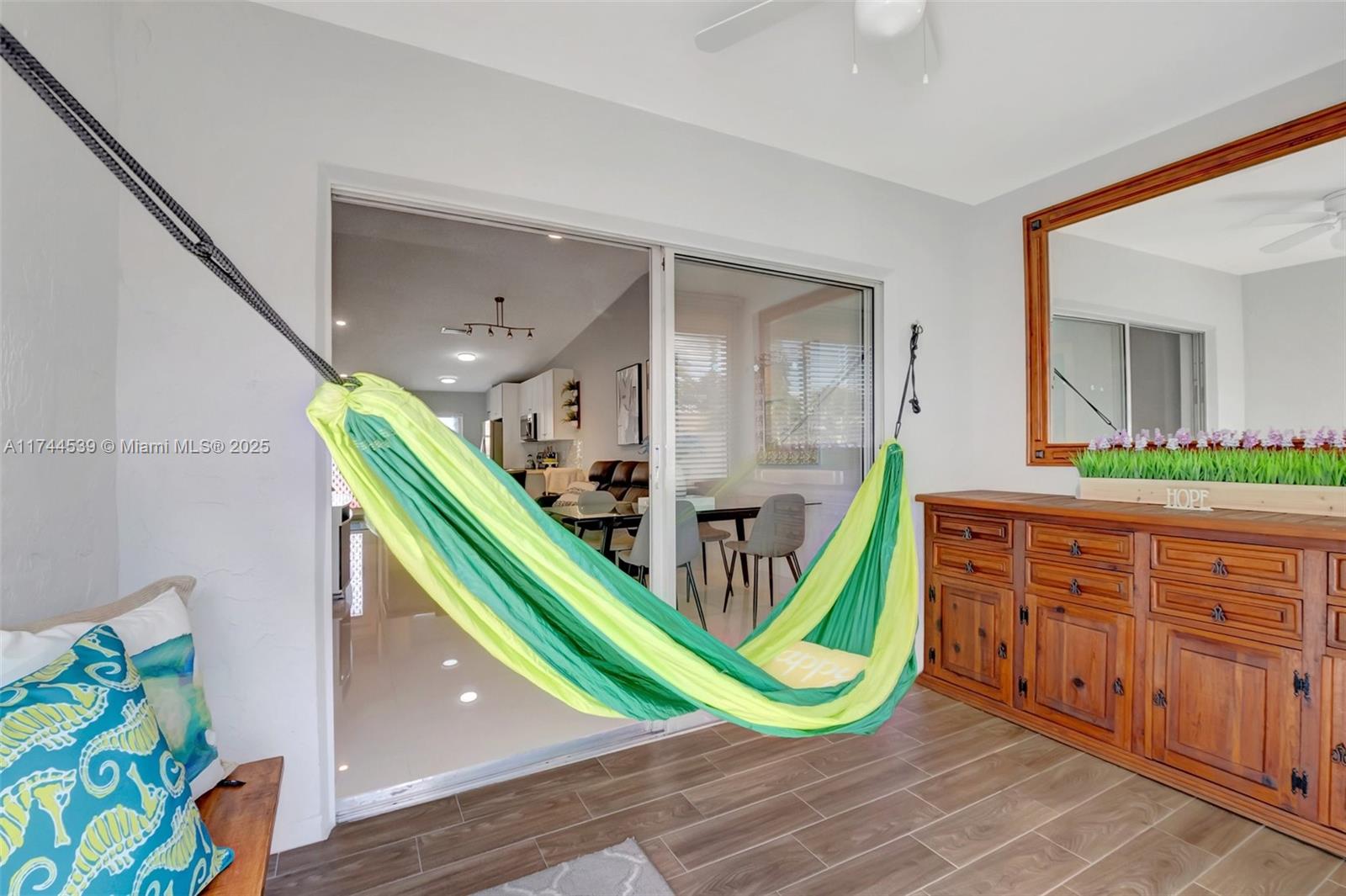 WHISPER WALK - Residential
