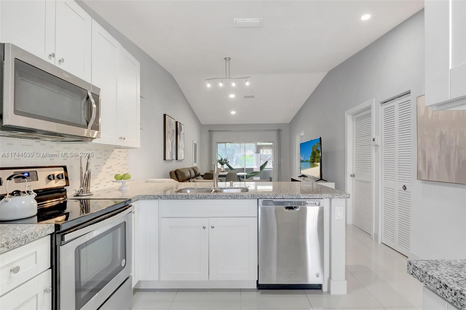 WHISPER WALK - Residential