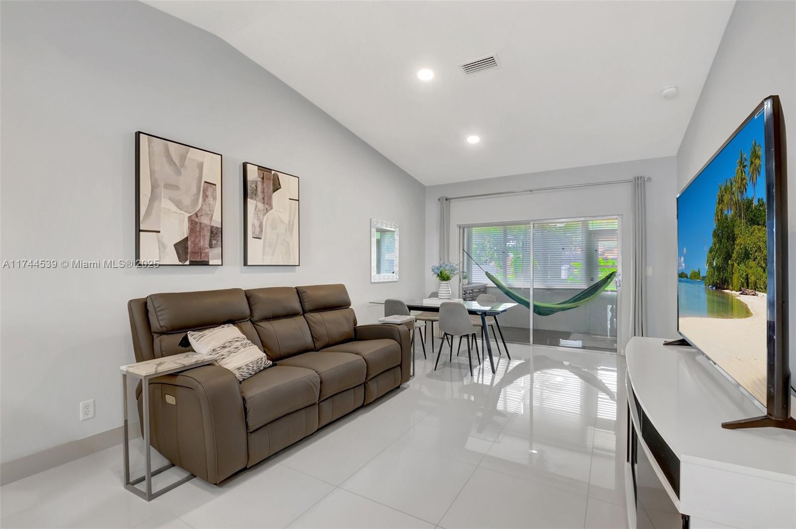 WHISPER WALK - Residential