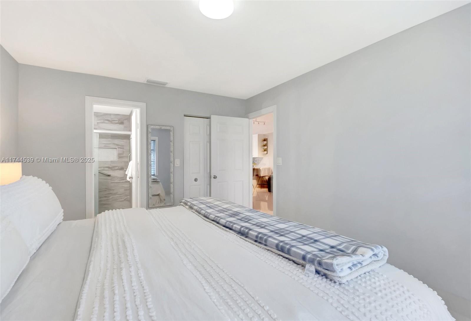 WHISPER WALK - Residential