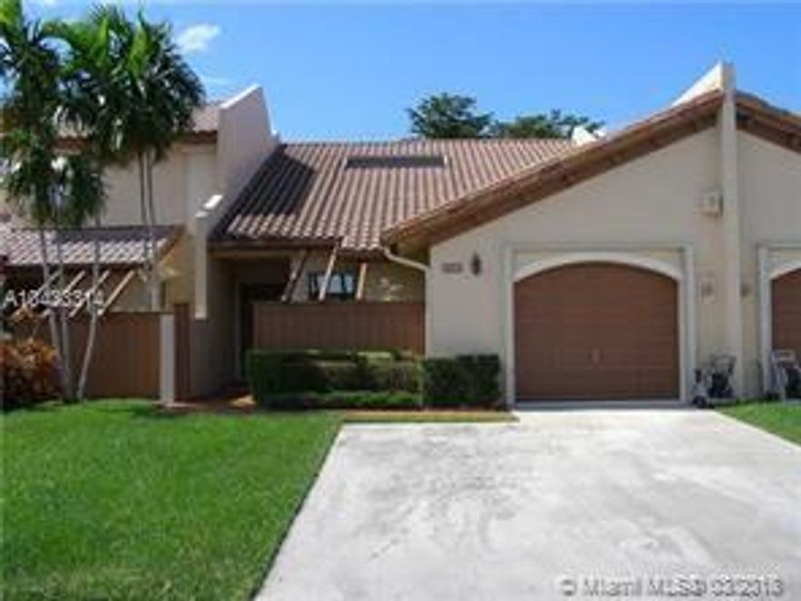 Beautifully updated private single story unit in highly desirable community of Kings Court. Features include updated kitchen and baths, tile floors, vaulted ceilings, granite counters, SS appliances, Indoor Garden, Skylight, Accordion Shutters. This resort style community features 2 pools, tennis courts, basketball court, playground and clubhouse with indoor racquetball court and gym. Community is guard gated and walled with roaming security, lush mature landscaping, quiet and close to world class shopping, restaurant and major freeways. MUST have 24-48 HRS. notice for showings. 1st, Last month and Security deposit required to move in.
