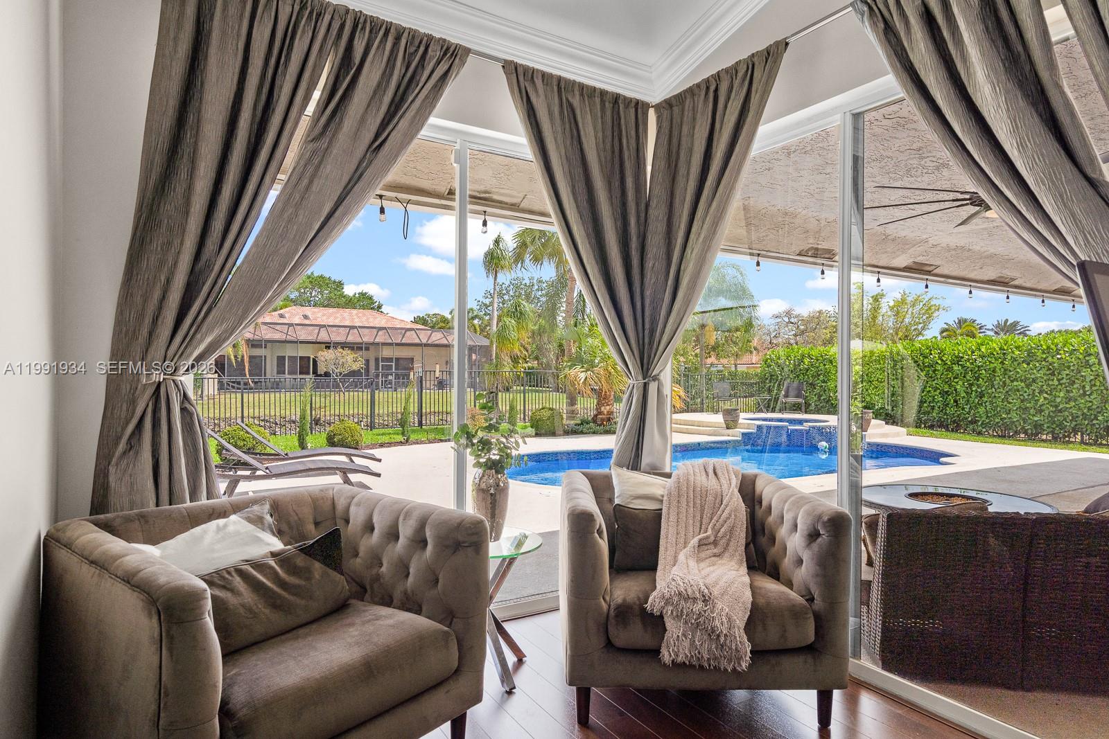 PINE RIDGE - Residential