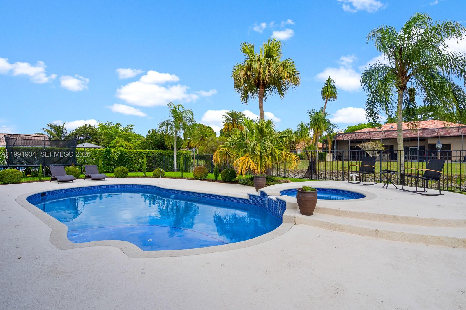 PINE RIDGE - Residential