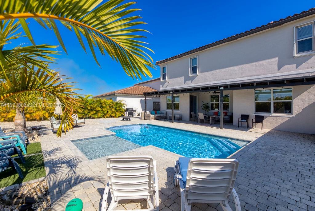 8175 NW Greenbank Cir