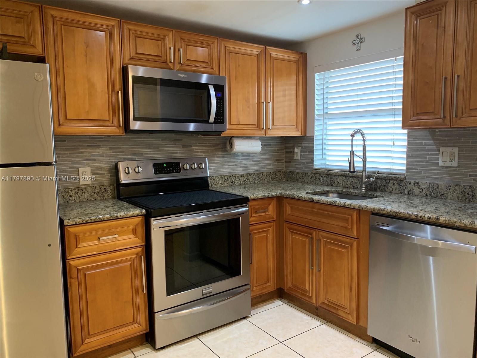 SUNRISE LAKES 126 CONDO - Residential