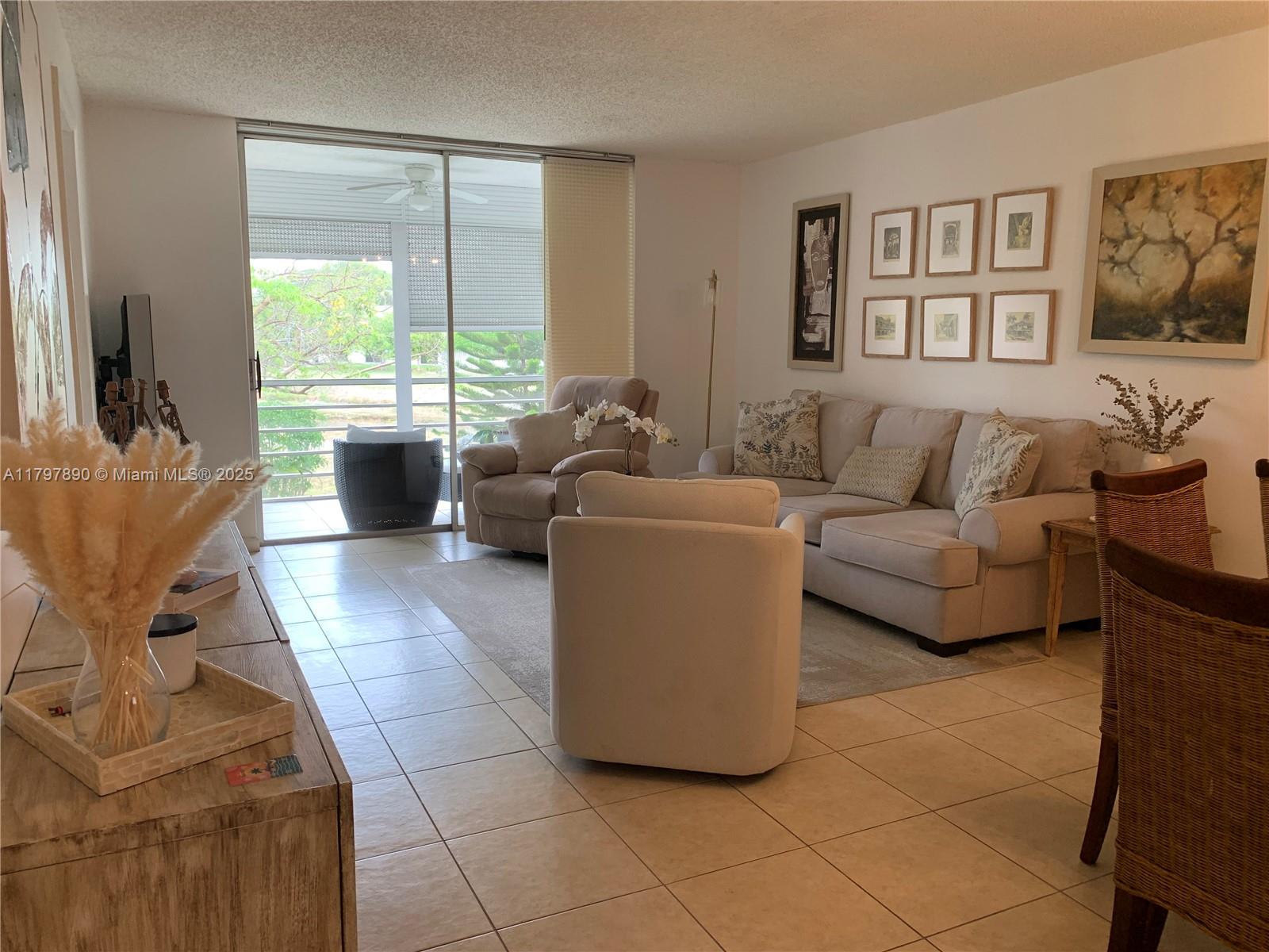 9621 Sunrise Lakes Blvd 211